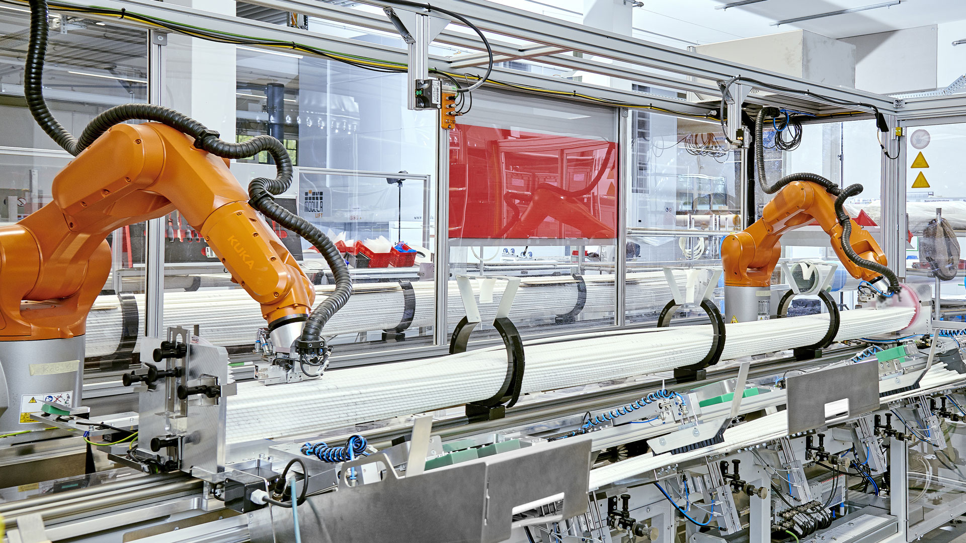 Automatisierte Fertigung von Membranen bei Berghof: Studierende der Hochschule Reutlingen erhalten Einblicke in industrielle Prozesse und Anwendungen der Membrantechnologie.