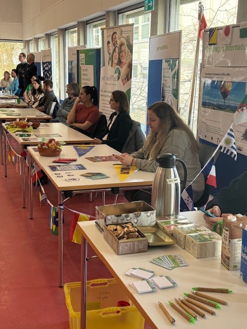Infotische in der Aula