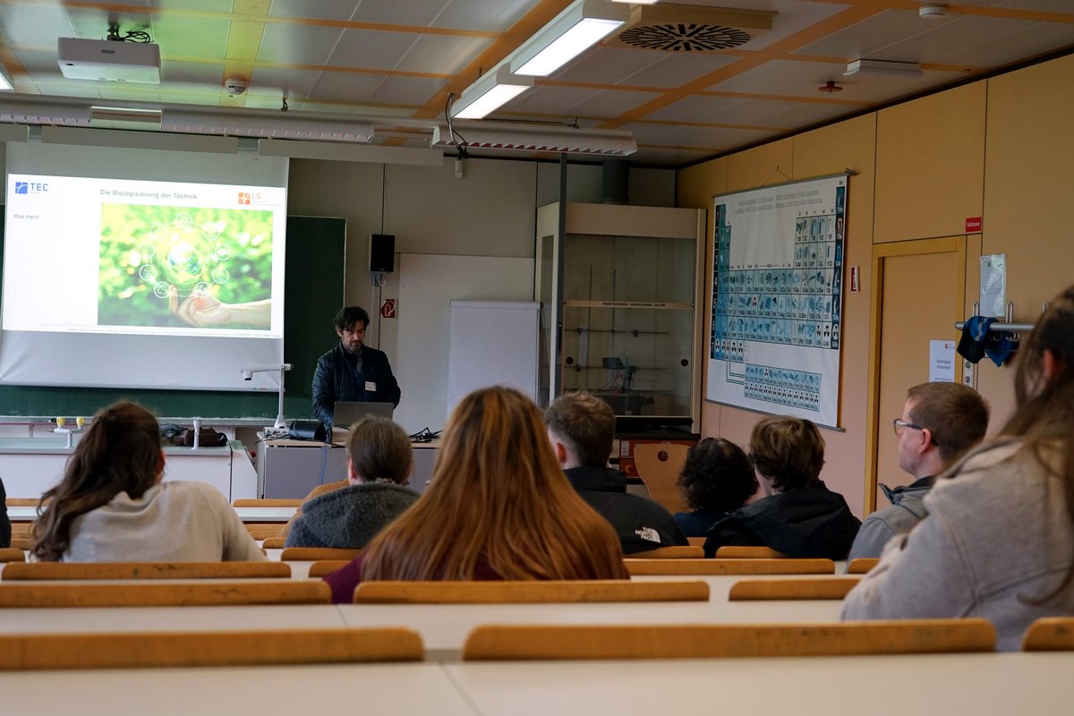 Prof. Dr. Marc Brecht stellte den neuen Bachelorstudiengang Biomechatronik vor