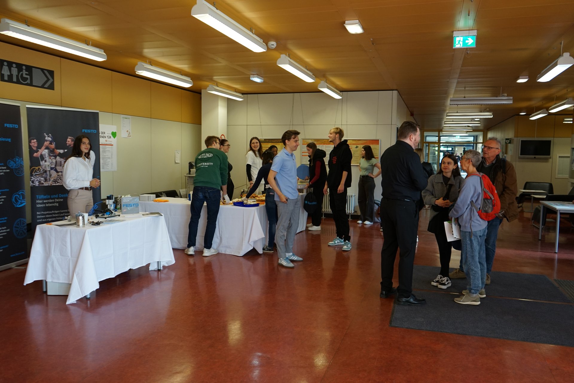 In der Fakultät Life Sciences im Foyer.