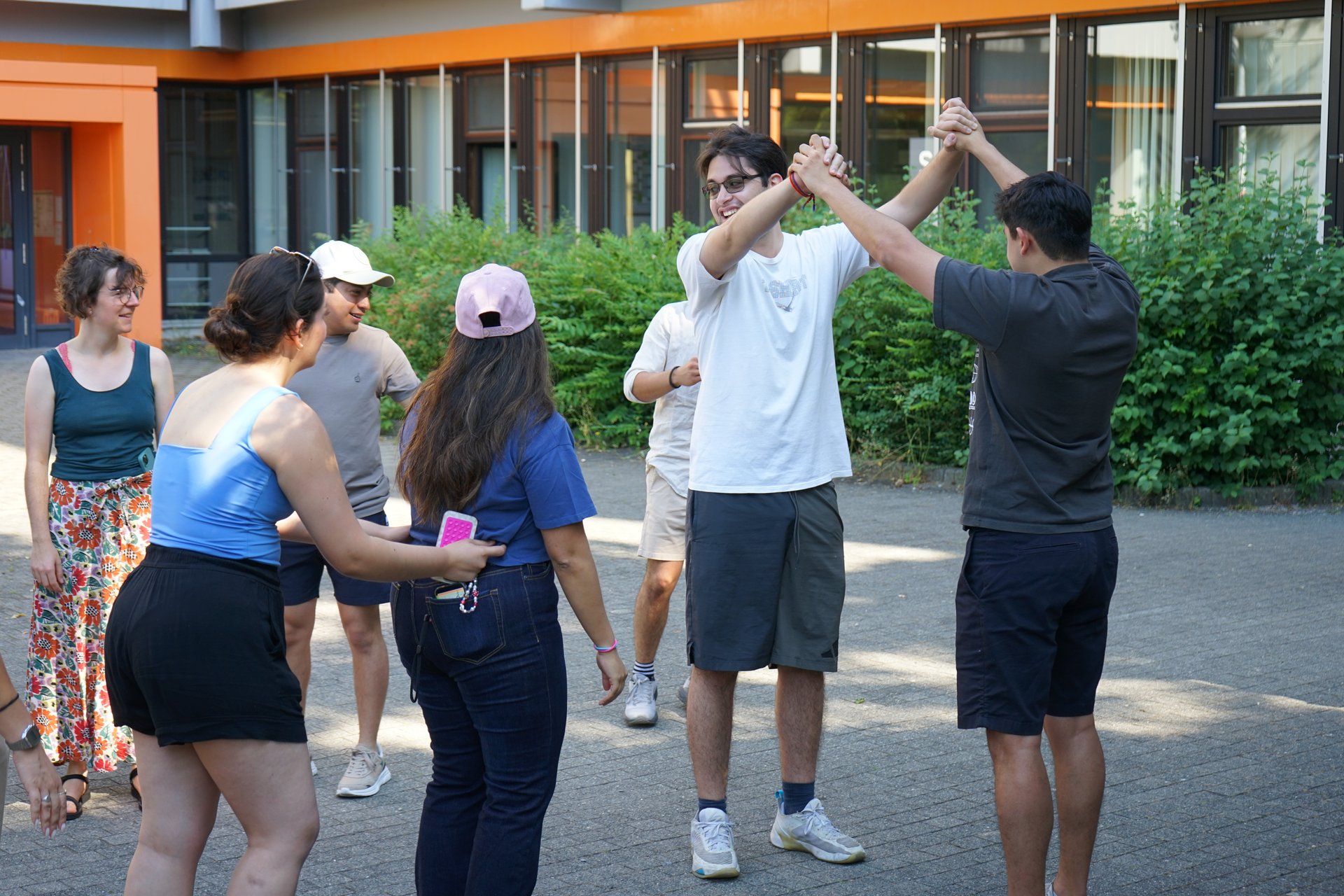 Mit Spaß ins Sommerprogramm: Ecuadorianische und deutsche Studierende kamen bei einem Kennenlernspiel schnell ins Gespräch.