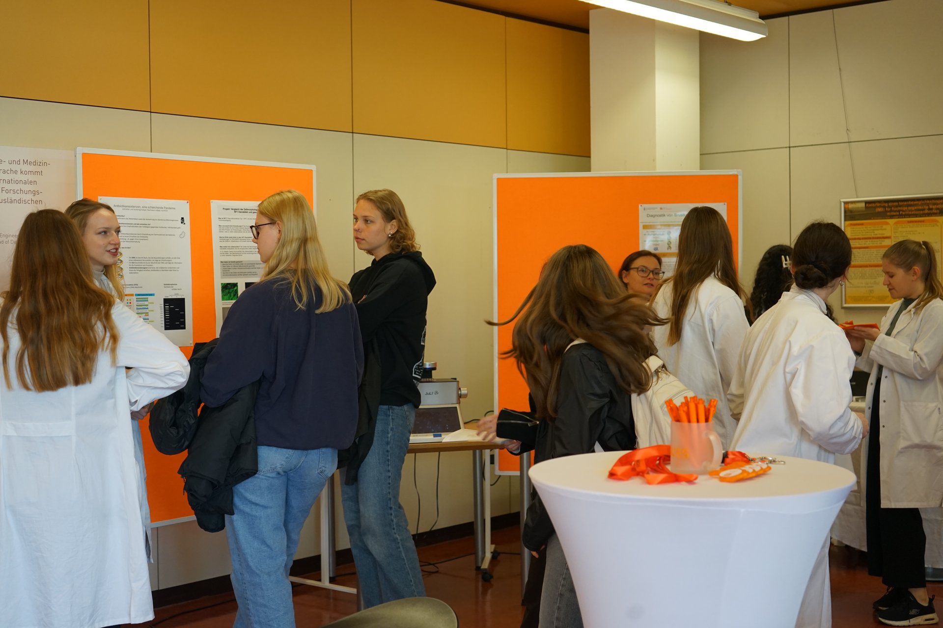 Infos am Stand des BioMed-Labs