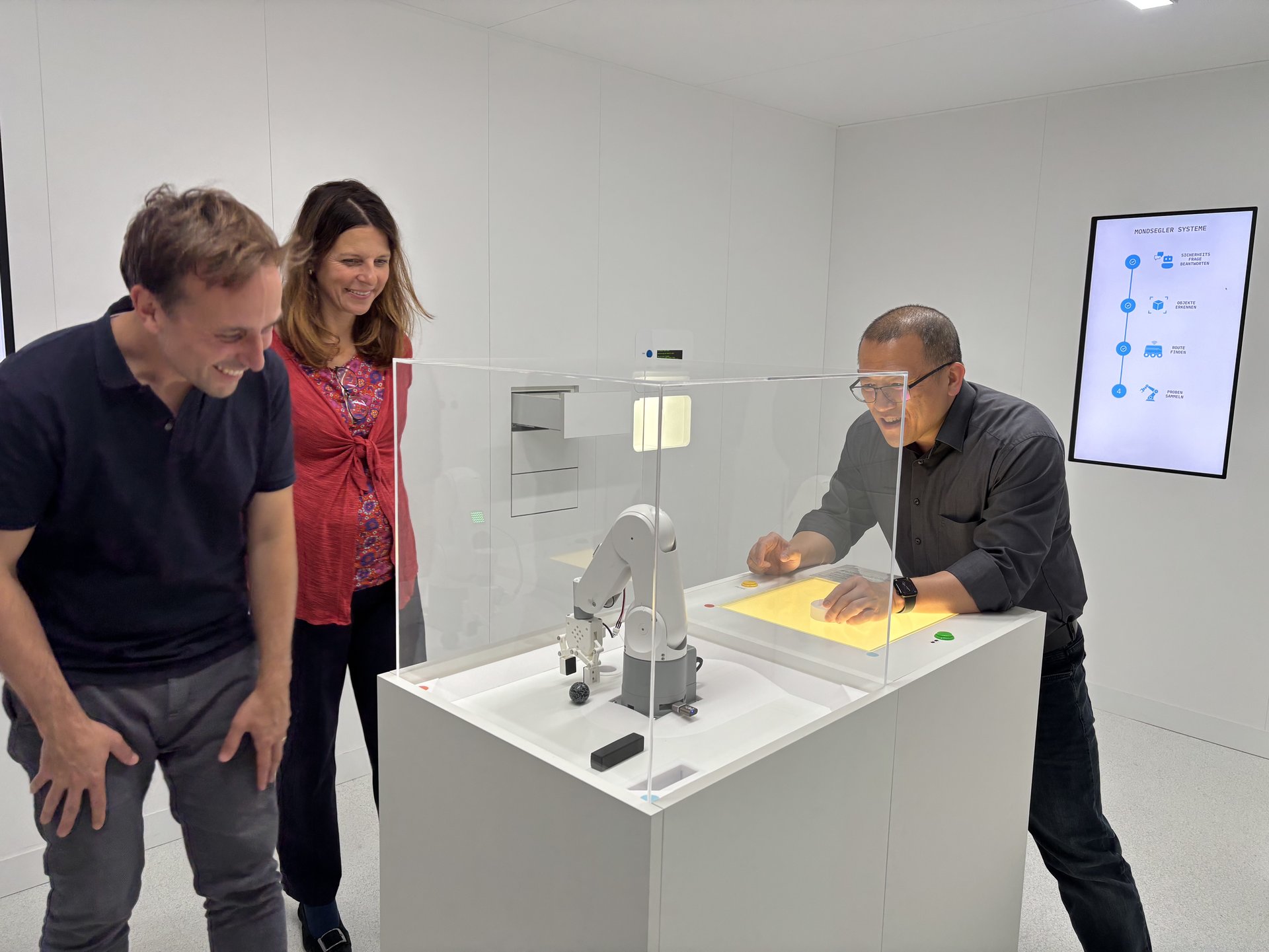 Professoren im AI Experience Room des INNOPORT Reutlingen