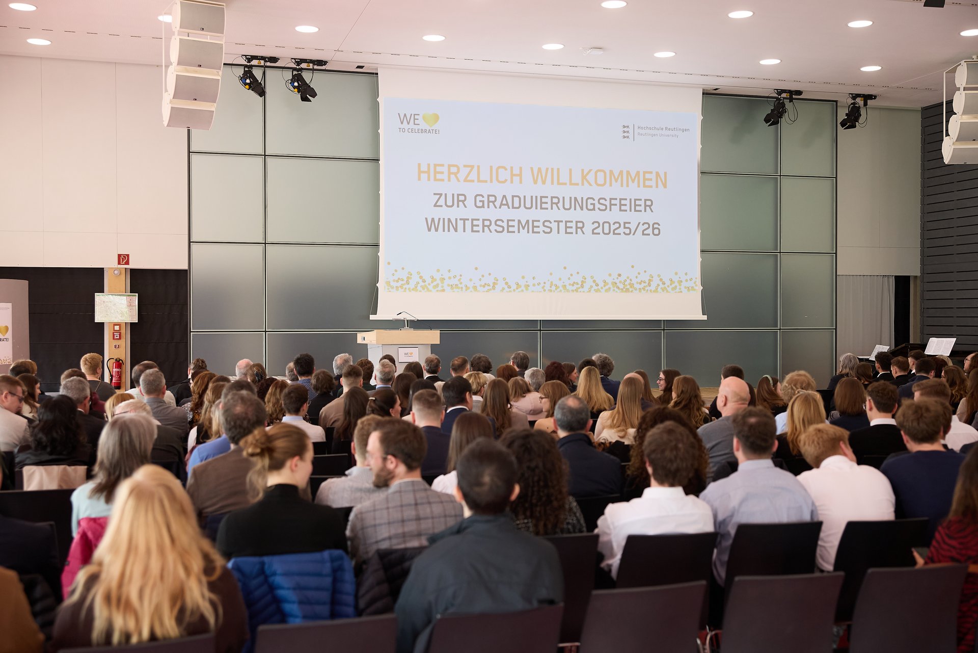 Graduierungsfeier in der Aula.