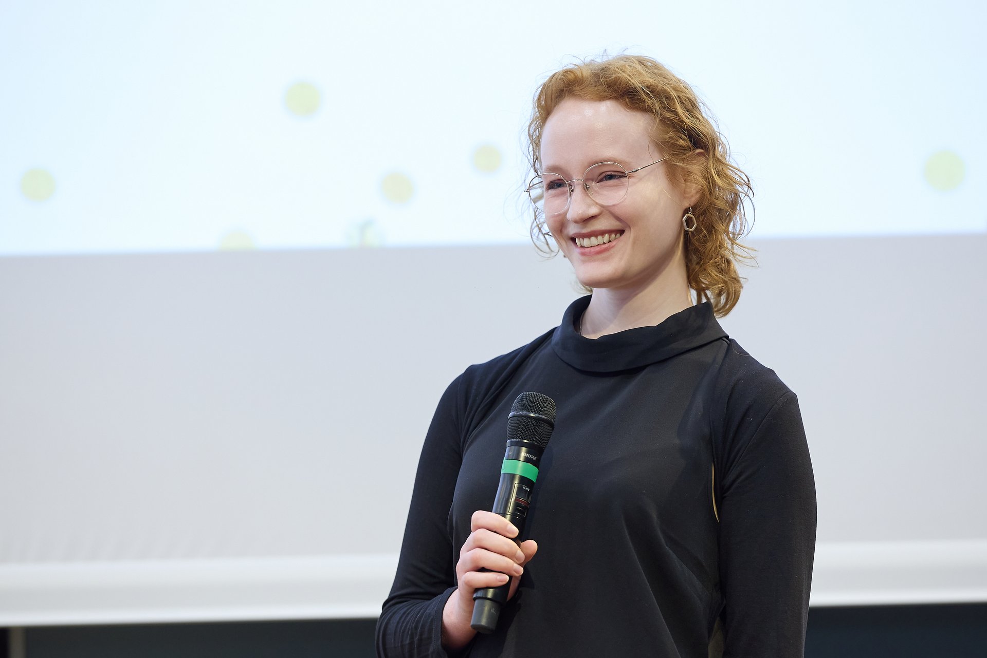 Lea Schilonka beim Science Slam.