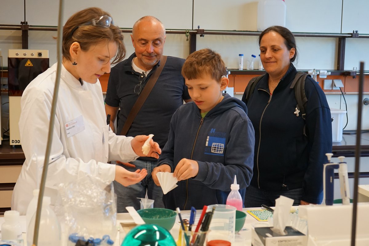 Im Labor konnten die Besucher DNA isolieren.