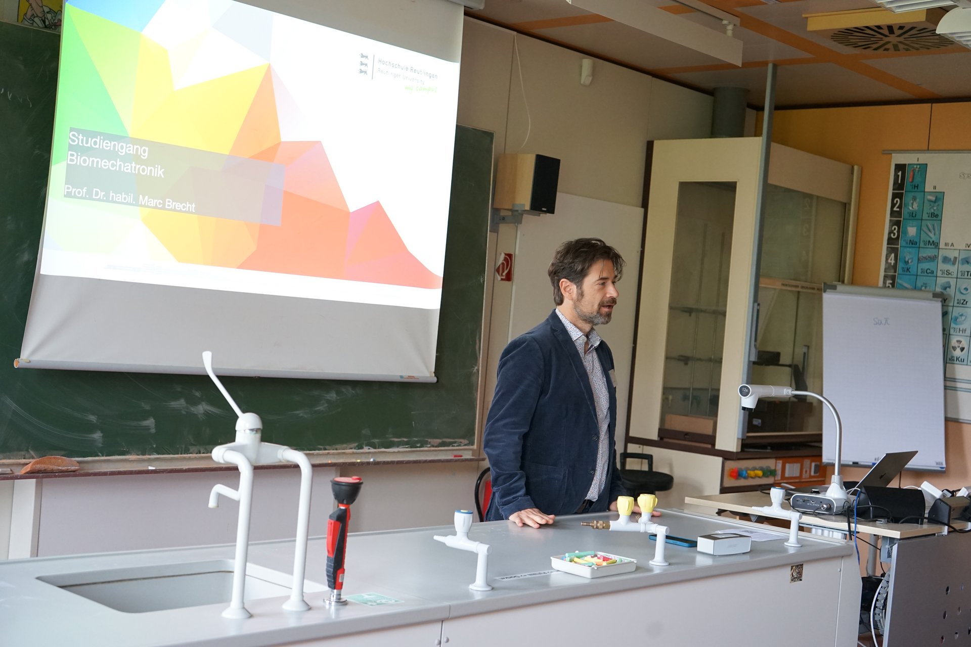Prof. Brecht stellte den neuen Studiengang Biomechatronik vor.