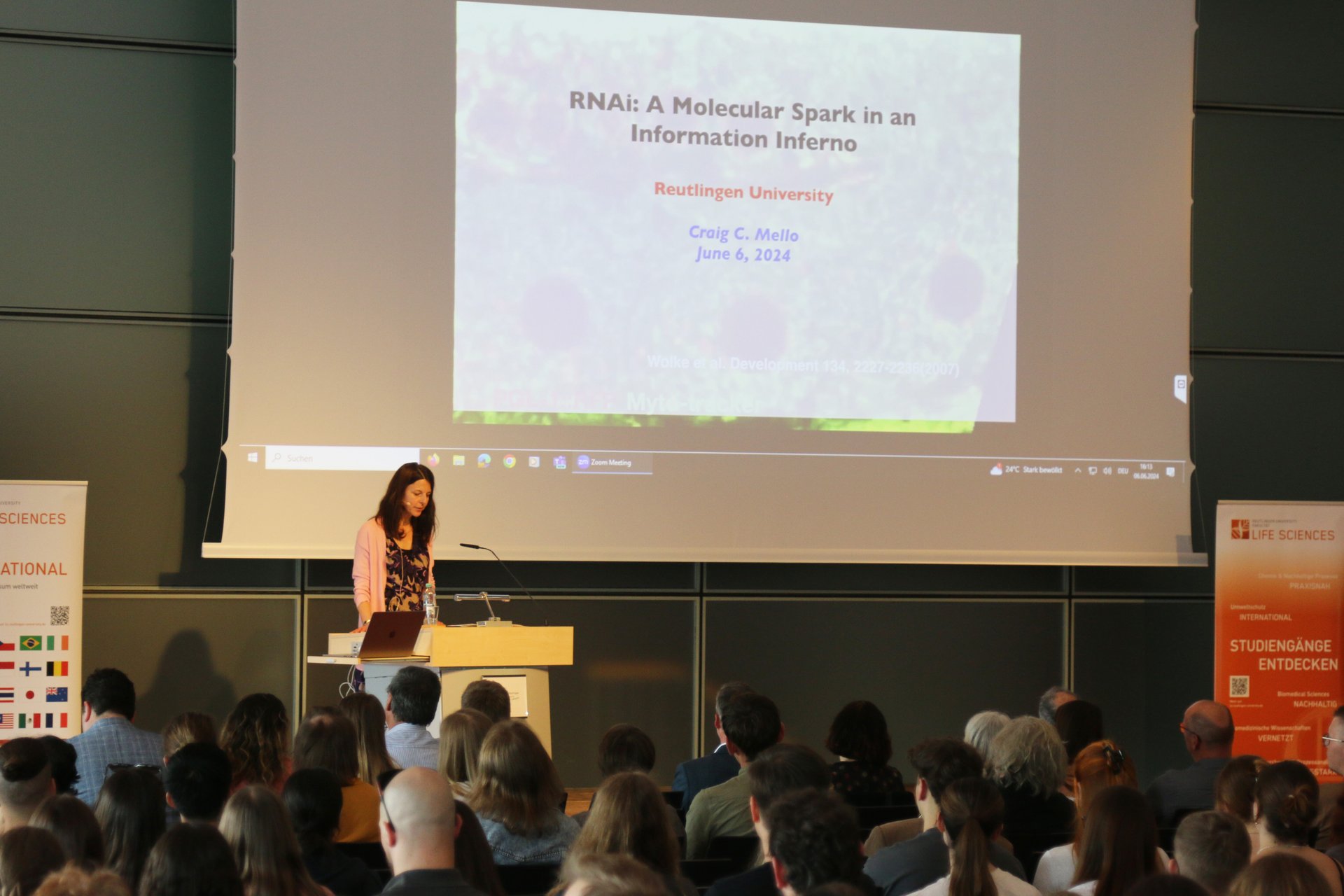 Prof. Isabel Burghardt moderierte das Symposium.